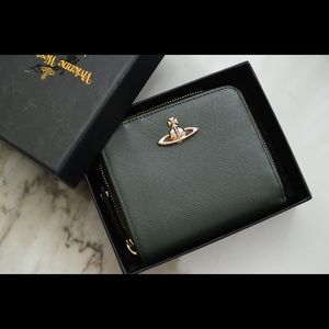 ✔️SOLD✔️💯 Authentic Vivienne-Westwood wallet
